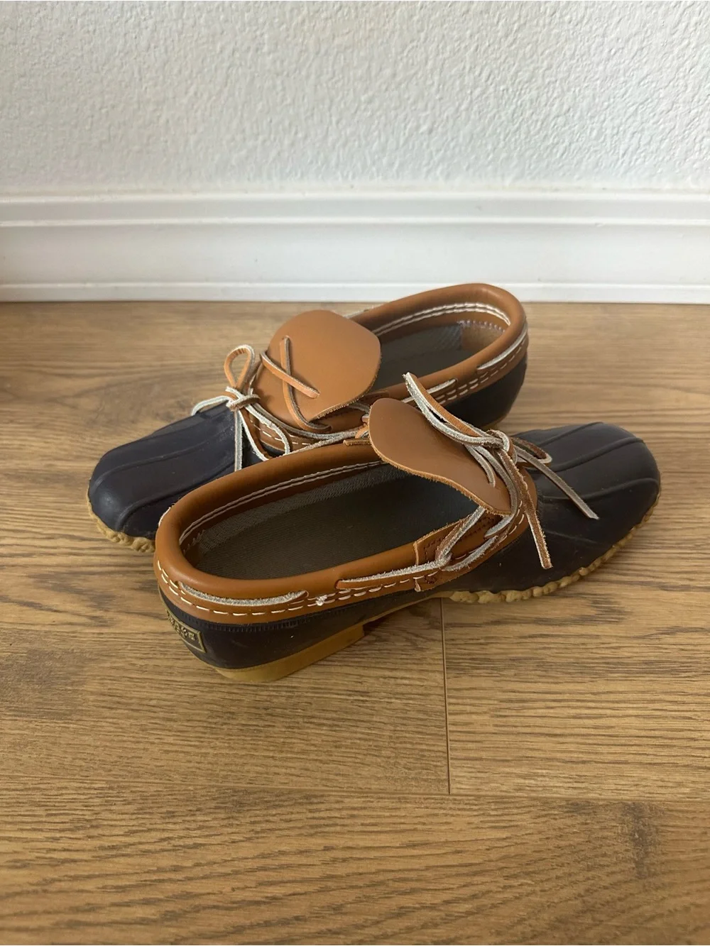 Women’s LL Bean Bean Boots Rubber Mocs Size 7 Tan/Bright Navy/Gum